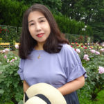 島貫満枝　バラ園「ブルームーン」